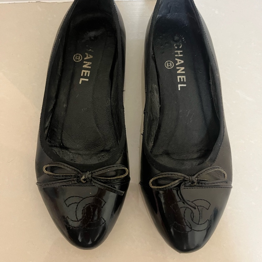 Black chanel ballet flats